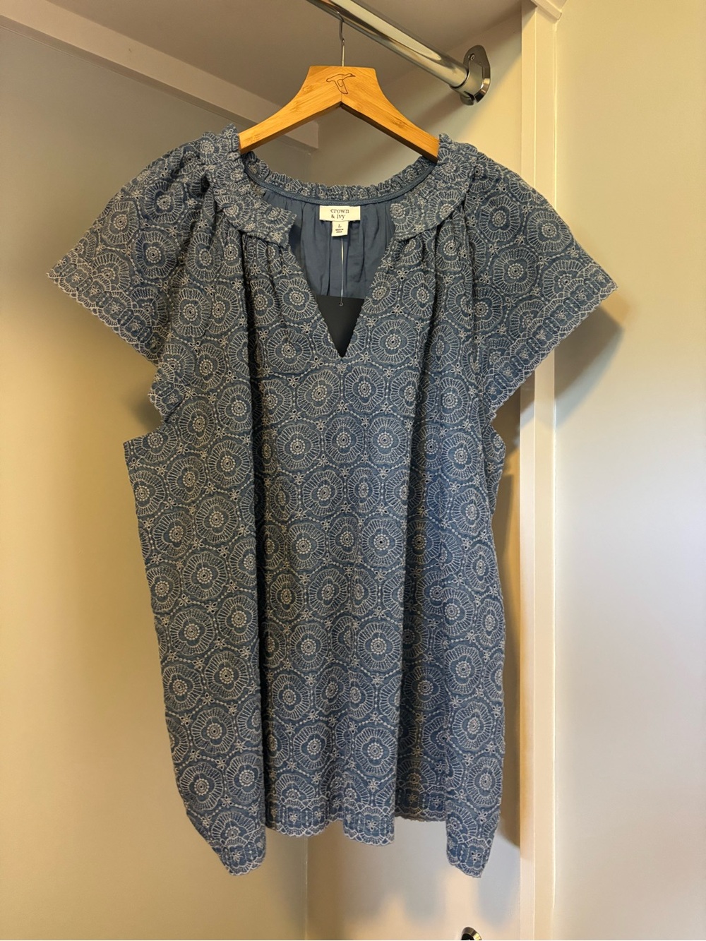 crown & ivy Eyelet Denim Notch-Neck Flutter Sleeve Tunic